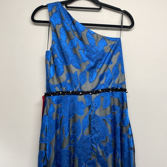 NWT Carmen Marc Valvo Infusion One Shoulder Floral Formal Gown with Pockets 12 - Picture 6 of 16